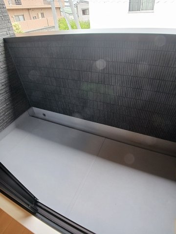 エストレージャⅠのバルコニー|外からの目が気にならないバルコニーで洗濯物が干せます