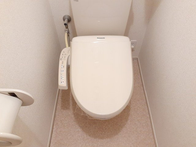 エピナールのトイレ|コンパクトで使いやすいトイレです