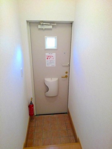 カルム・ガーデン　弐番館の玄関|シンプルで使いやすい玄関です