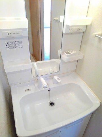 カルム・ガーデン　弐番館の洗面所|忙しい朝には欠かせない洗面所です