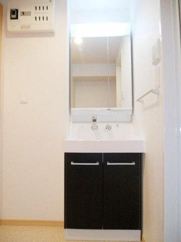 プレ・アビタシオン春日部Ⅲの洗面所|明るい洗面所です