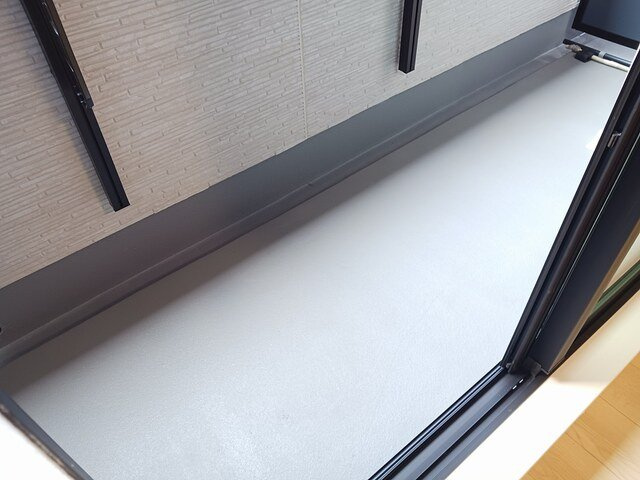 ラフレシールＳのバルコニー|外からの目が気にならないバルコニーで洗濯物が干せます