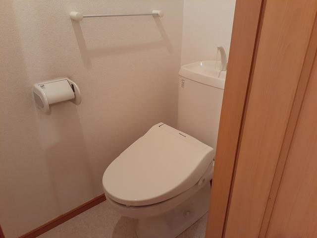 プリマベーラのトイレ|落ち着いた色調のトイレです