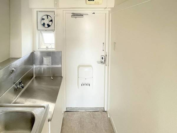 ビレッジハウス座間8号棟の玄関|ビレッジハウスの同一物件・同一タイプの間取りの写真です