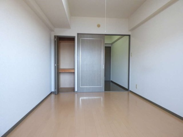 ライオンズマンション武蔵新城第２の洋室|個人の部屋や寝室として使える洋室です