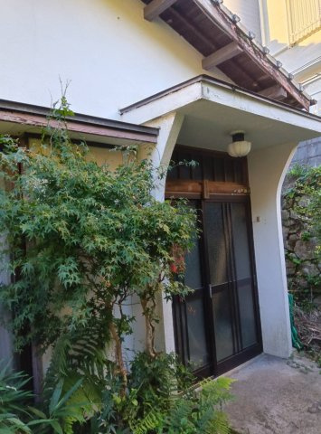 長崎市西山本町　中古一戸建ての玄関