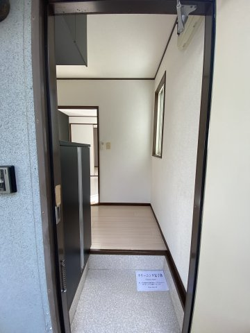 ハイツコスモスの玄関|明るい玄関です