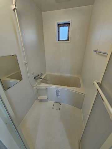 リヴェール21・日吉の浴室|退去前につき、別部屋のお写真になります。