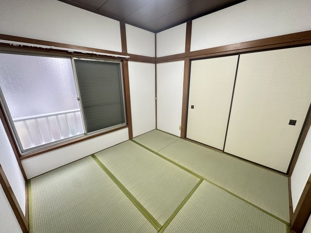 コーポ白楽の寝室|広くて明るい寝室