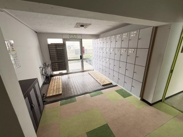 SB042 クロス東松山1のエントランス|ゆとりのあるエントランスです