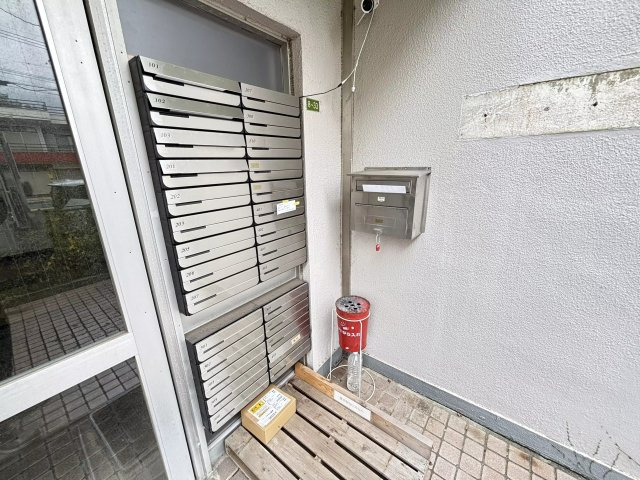 SB042 クロス東松山1のエントランス|ゆとりのあるエントランスです