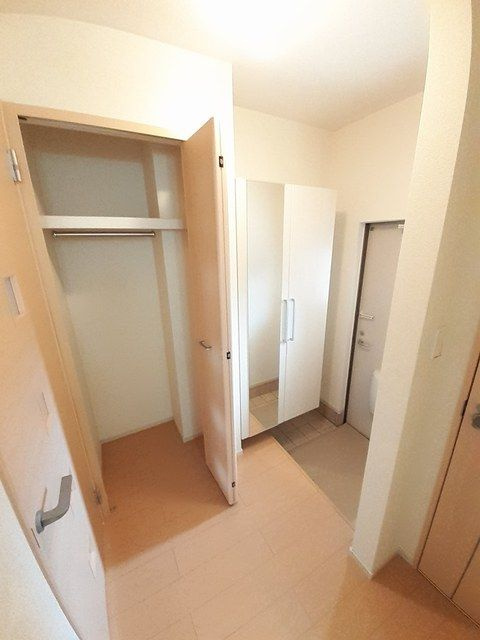 アクア・クレメント五番館の玄関