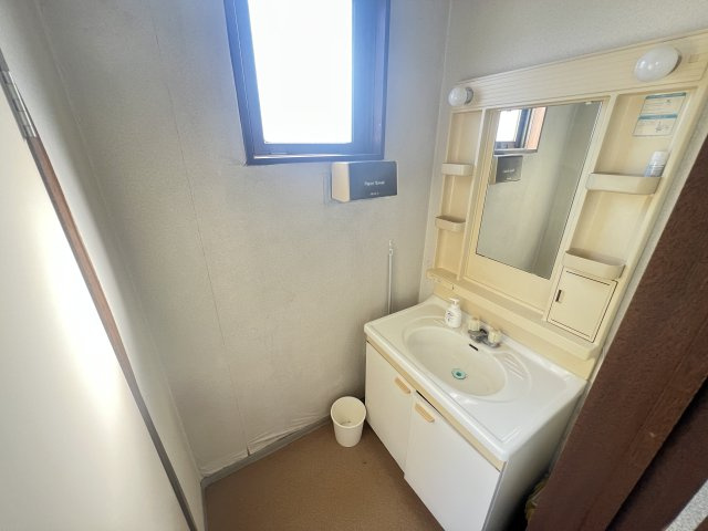 宇山ビルの洗面所|広い洗面スペース