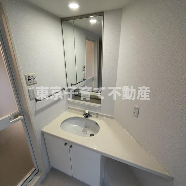 Ｃｒｅｓｔ本郷の独立洗面台