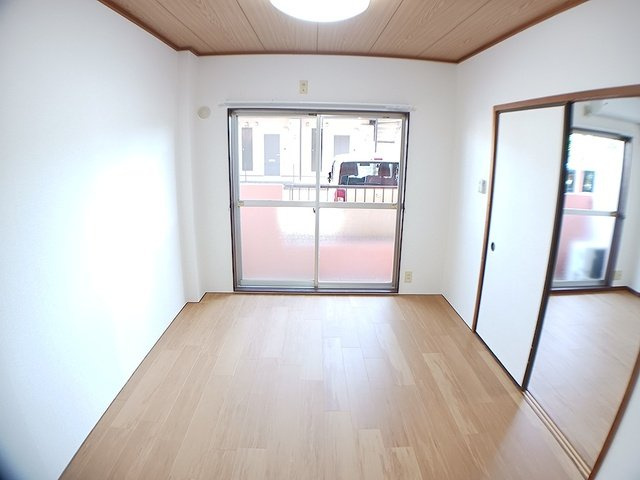 ライフステージ湯山の洋室|南側6.0帖洋室