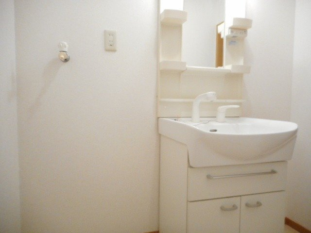 アクロスⅡの洗面所|明るい洗面所です