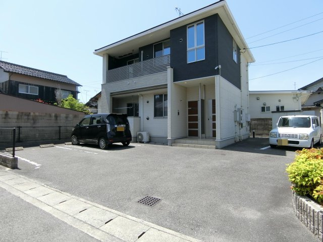 アンベリールⅢの駐車場
