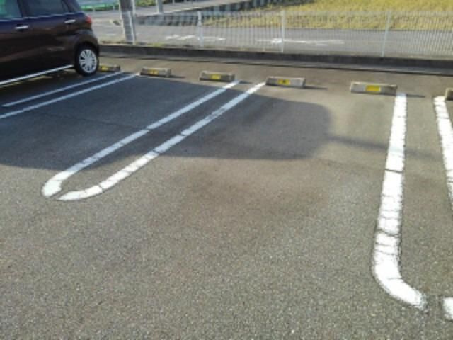 セトル・アンソレイユⅡ　Ａの駐車場