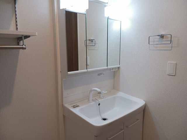 ヒカルサ高岡野村ノース１号棟の洗面所