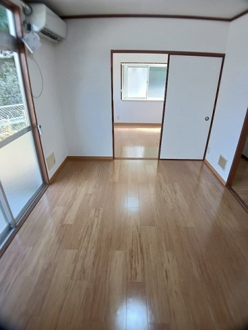 エルディムＴＫの内装|明るい室内です