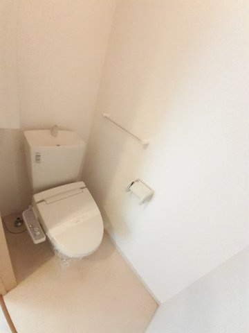 ベルローゼ梅原のトイレ|ゆったりとした空間のトイレです