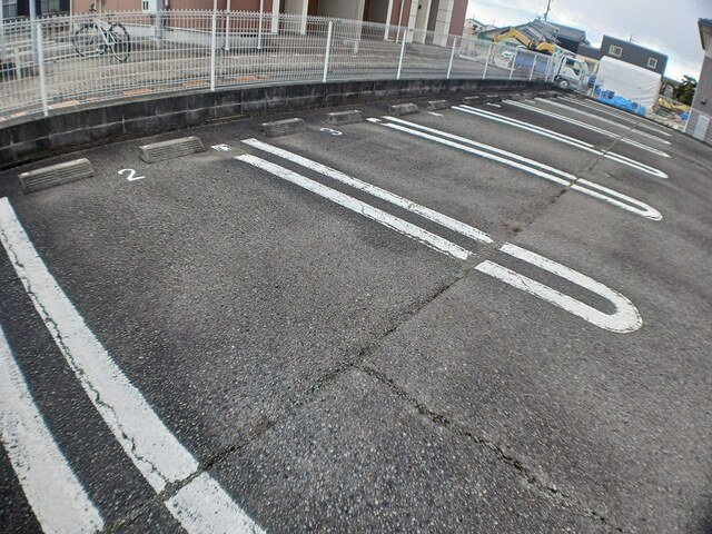 ヒラソールの駐車場