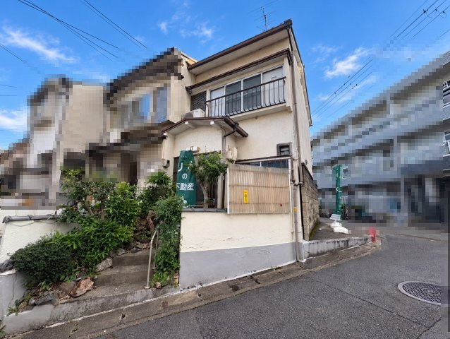 京都市右京区西京極堤下の外観|木造2階建て
現在、空き家につきご内覧可能です！お気軽にご相談ください。
