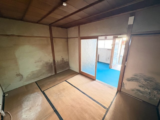京都市右京区西京極堤下の和室|DKに隣接した和室は、リビングとしてもご使用いただけます。くつろぎの空間づくりをお楽しみください。