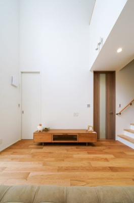 【居間・リビング】 | 広島市東区温品三丁目2号地新築一戸建て | 自然光がたっぷり差し込むLDK