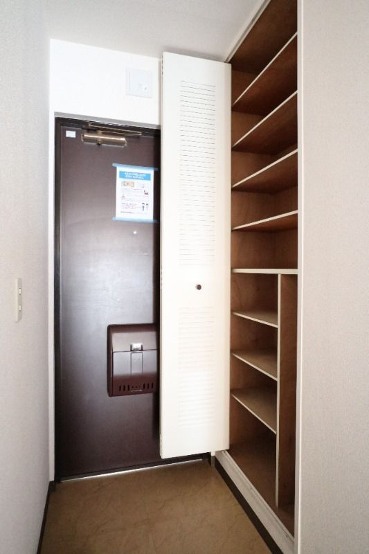 レジデンス　山手台の玄関