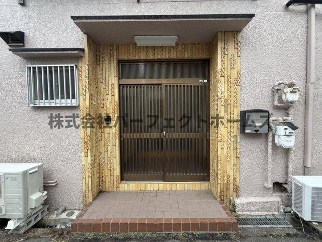 石津南町テラスハウス　賃貸の玄関|シンプルで使いやすい玄関です