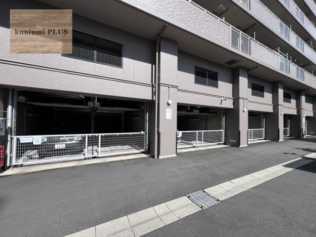 鶴見緑地アーバンコンフォートの駐車場