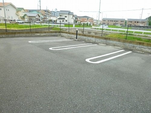 グラース・アンジュＡの駐車場