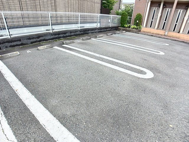 フォンターナ・ヴィラⅡの駐車場