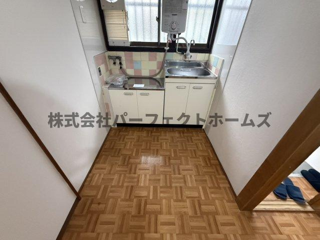 黒原旭町テラスハウス　賃貸のキッチン|コンパクトなキッチンで掃除もラクラク