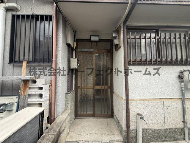 黒原旭町テラスハウス　賃貸の玄関|明るい玄関です