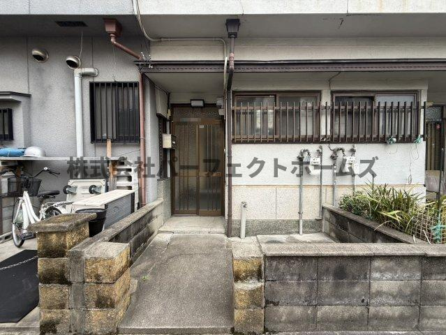 黒原旭町テラスハウス　賃貸のエントランス|清潔なエントランスです