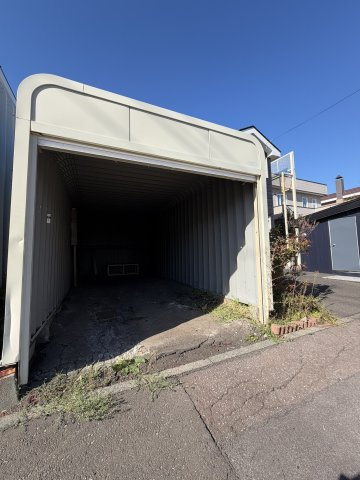 前田10条11丁目の駐車場