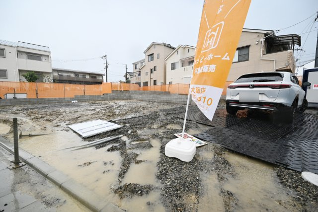 ブルーミングガーデン吹田市原町1丁目新築一戸建て｜4LDK＋駐車2台可の外観|徒歩10分圏内に生活施設が充実しています。