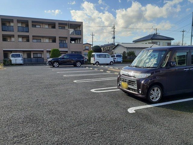 船橋市南三咲３丁目のアパートの駐車場