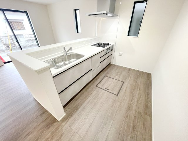 【内観：施工例】 | ふじみ野市新田1丁目　新築一戸建住宅　限定1棟（ふじみ野店） | 同施工会社施工例：キッチン※実際とは仕様・デザインが異なる場合がございます。