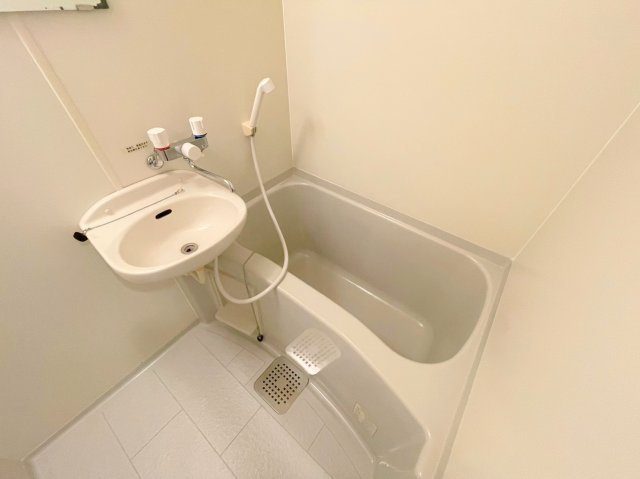 コート十三の浴室