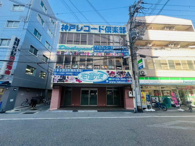 神戸市中央区東川崎町　建物付き土地の前面道路含む現地写真