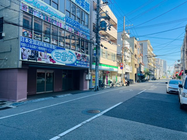 神戸市中央区東川崎町　建物付き土地の前面道路含む現地写真