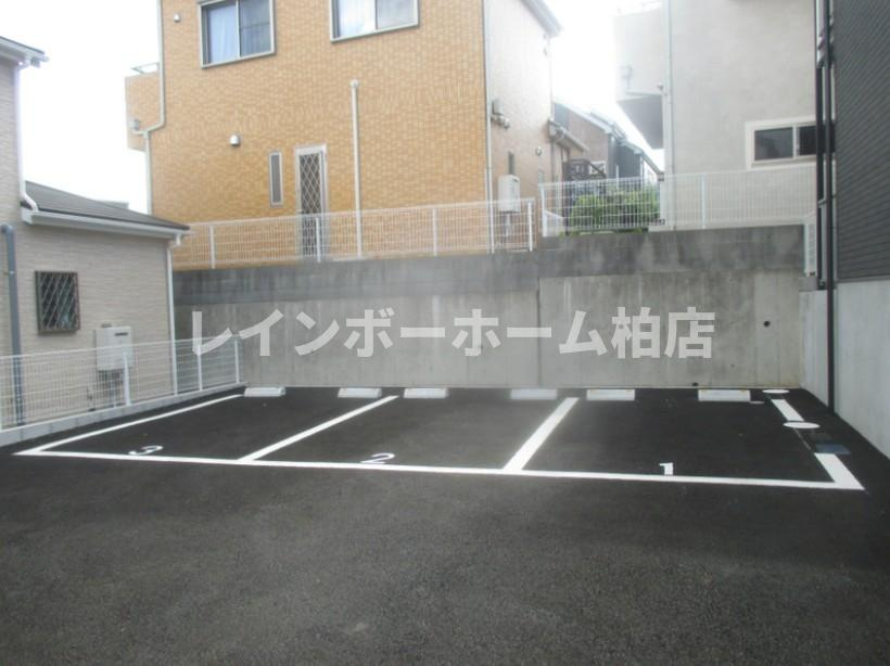 【仲介手数料：50％OFF】対象物件！の駐車場|駐車スペースもあります