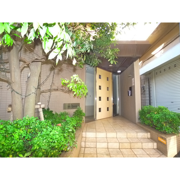 az haus(アーツェットハウス)のエントランス