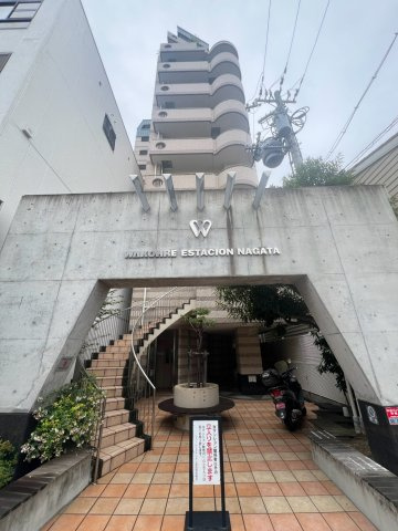 ワコーレエスタシオン長田の外観|エントランスはオートロックが付いており、セキュリティ面も配慮されています。