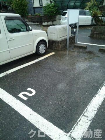 ハイツヒルバレーの駐車場