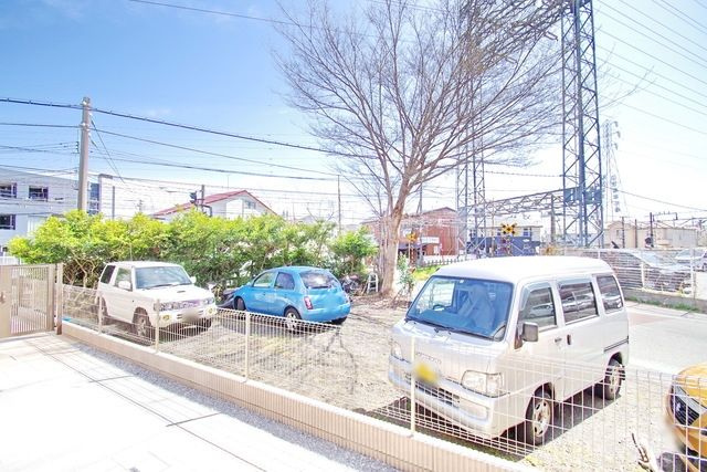 府中市白糸台１丁目のアパートの駐車場