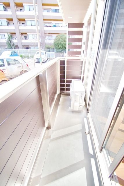 府中市白糸台１丁目のアパートのバルコニー